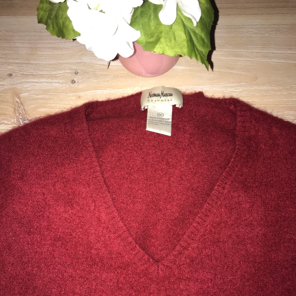 Medium Newman Marcus Red Cashmere Sweater